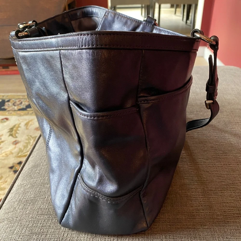 Ladies Coach handbag - Picture 5 of 14